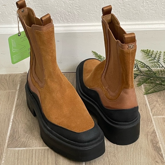 Sam Edelman Shoes - Sam Edelman Woman Lulia Chelsea Boot Size: 7M